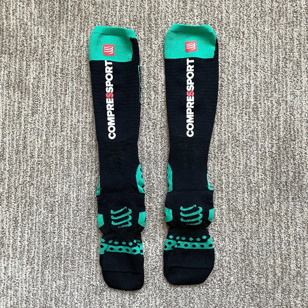 Men's Medium 8.5-10.5 T3 Compressport Ironman Kona Long compression socks Black